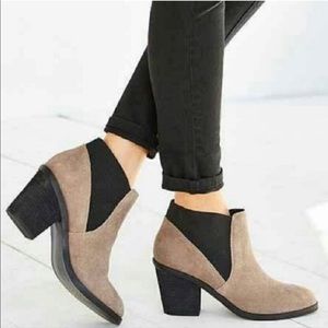 Urban Outfitters Stacked Heel Chelsea Boot
